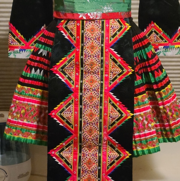 Hmong PNM outfit - Picture 2 of 4
